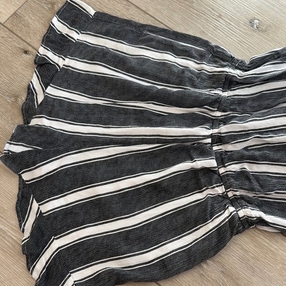 American Eagle Outfitters Black and White Striped Romper size M. - Picture 4 of 7
